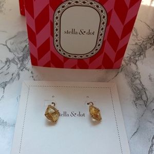 Stella & Dot Gold tone earrings